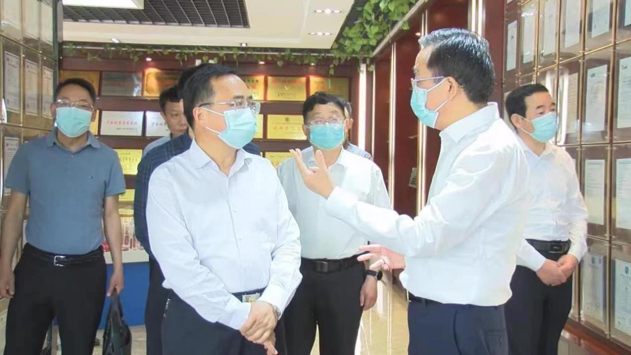 芜湖市政协主席张峰莅临安徽华宇电缆集团 走访调研委员企业
