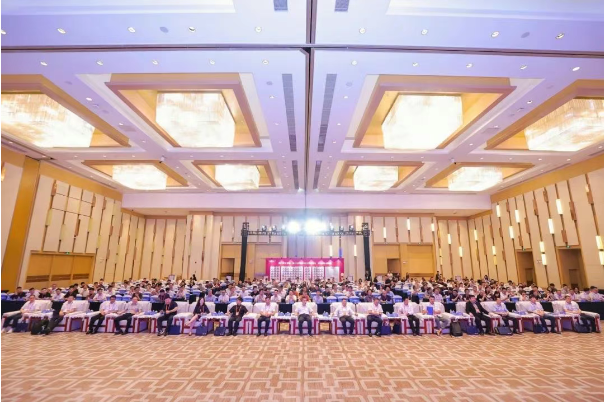 安徽华宇电缆集团董事长叶明竹应邀出席首届中国线缆行业G100企业家领袖峰会暨2025年高质量发展大会