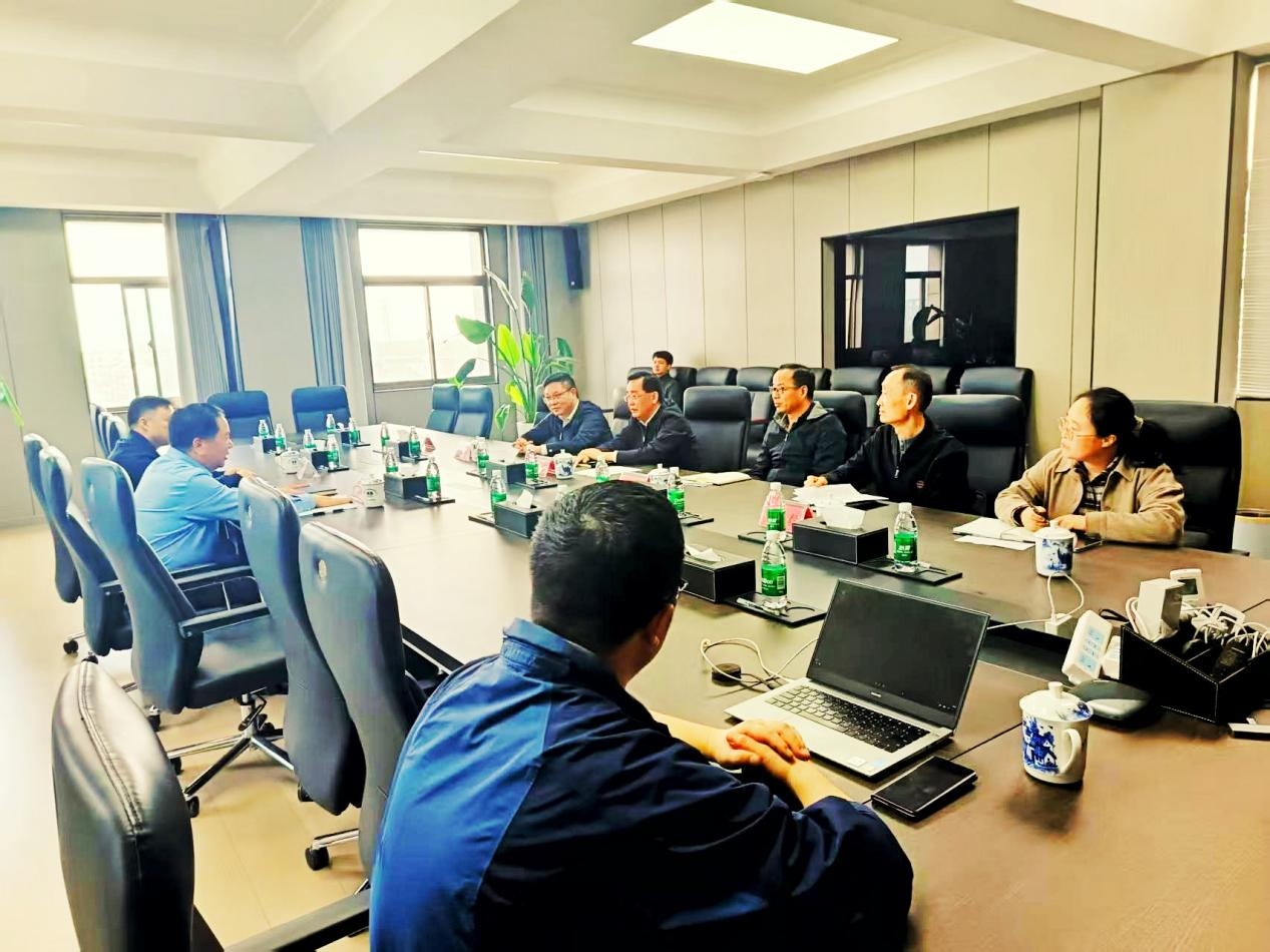 芜湖市人大常委会副主任吴瑞新一行莅临华宇集团考察调研